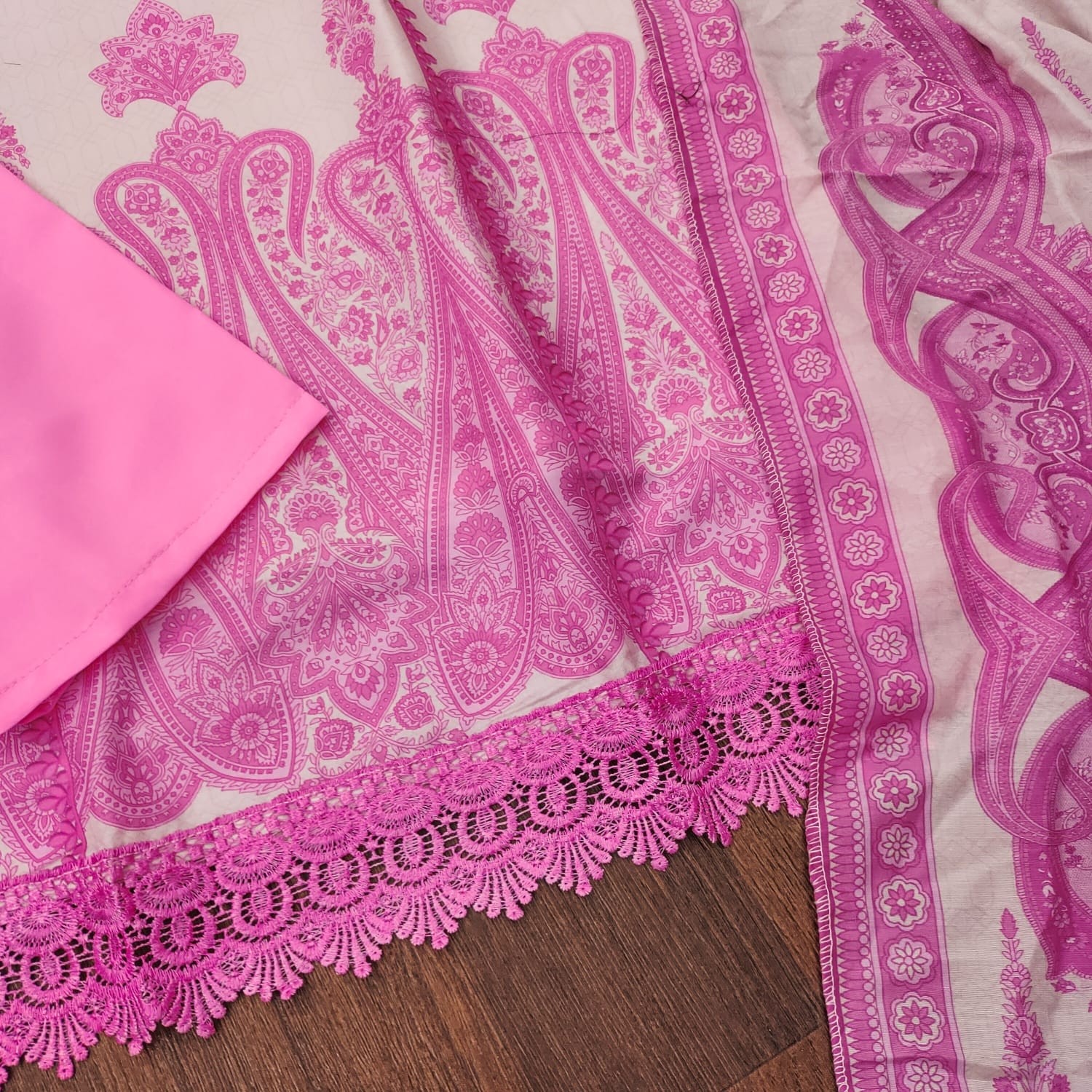 Elegant Pink & White Digital Printed Salwar Kameez Set with Lace Detailing